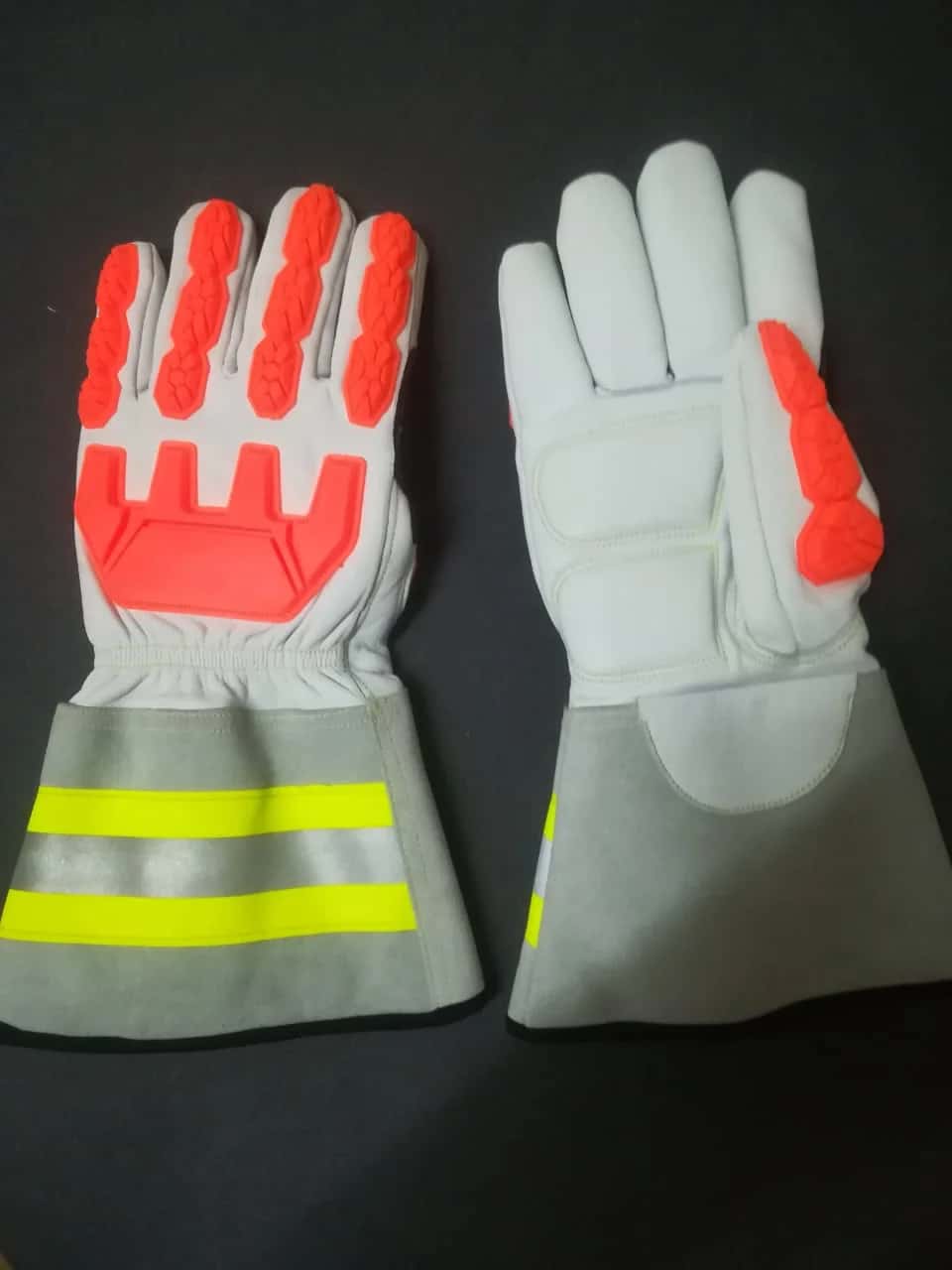 Protective work gloves