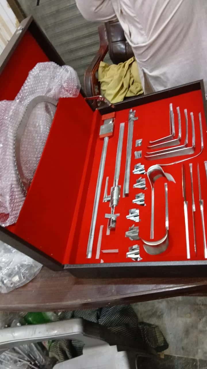 Surgical retractor set