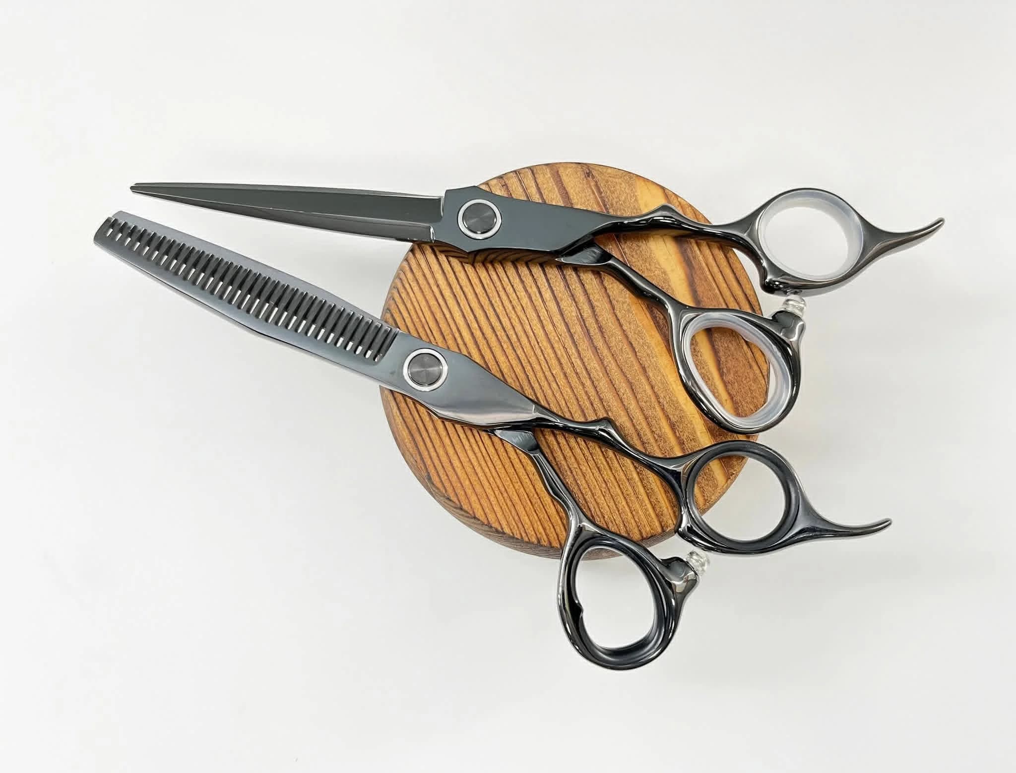 Barber cutting and thinning scissors