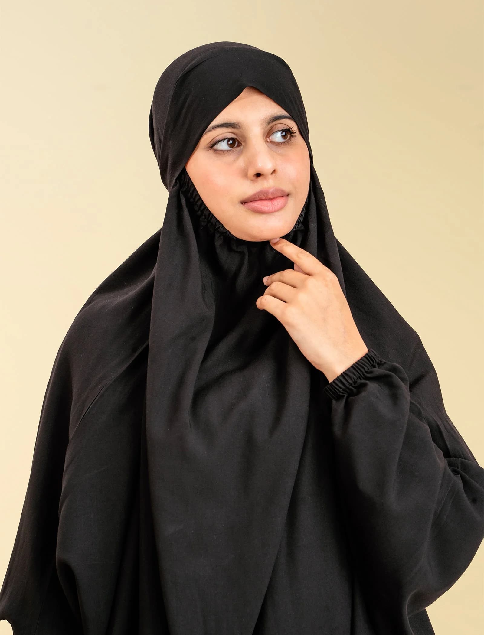 Black sleeved chadar