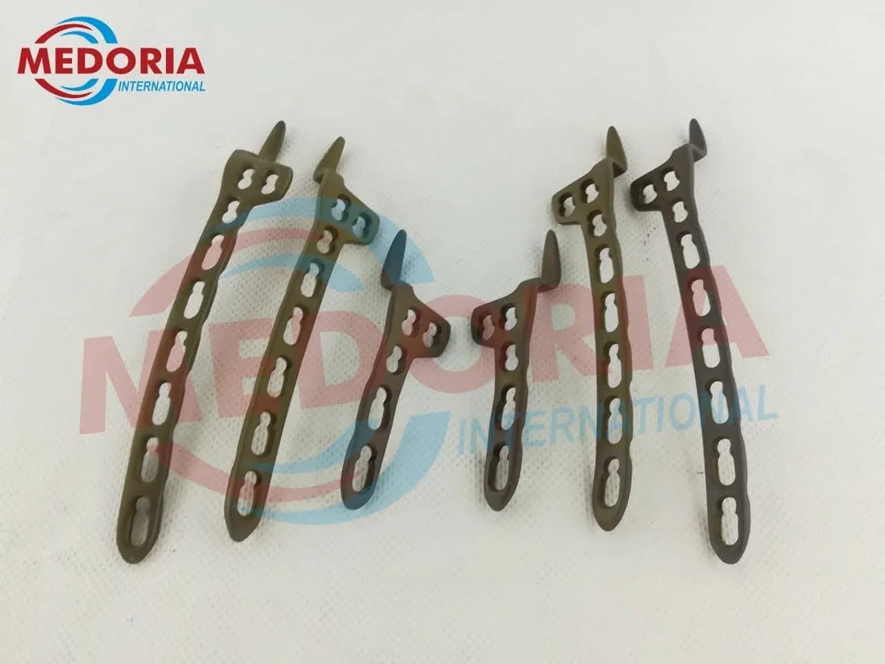 Clavicle hook plates