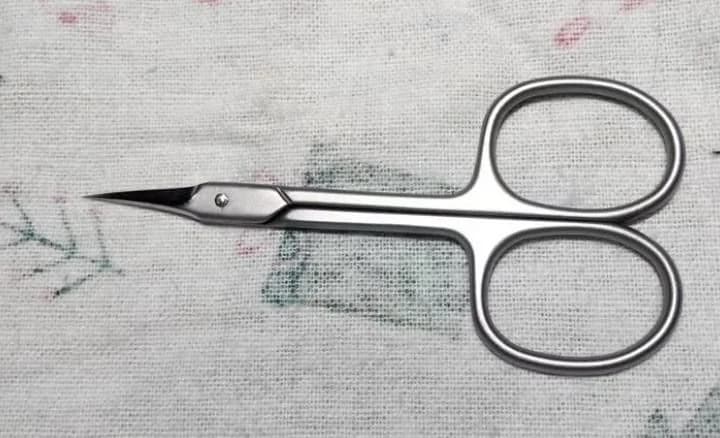 Cuticle scissors