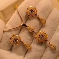 4-Piece Pearl and Crystal Jewellery Set – Necklace, Earrings, Bracelet and Ring in Gold and Silver