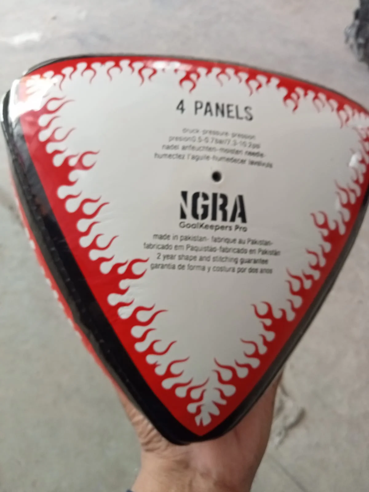 Goalkeeper training ball, 4 panels