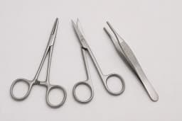 3-Piece Minor Surgery Instrument Set – Locking Clamp, Surgical Scissors & Tweezers/Forceps