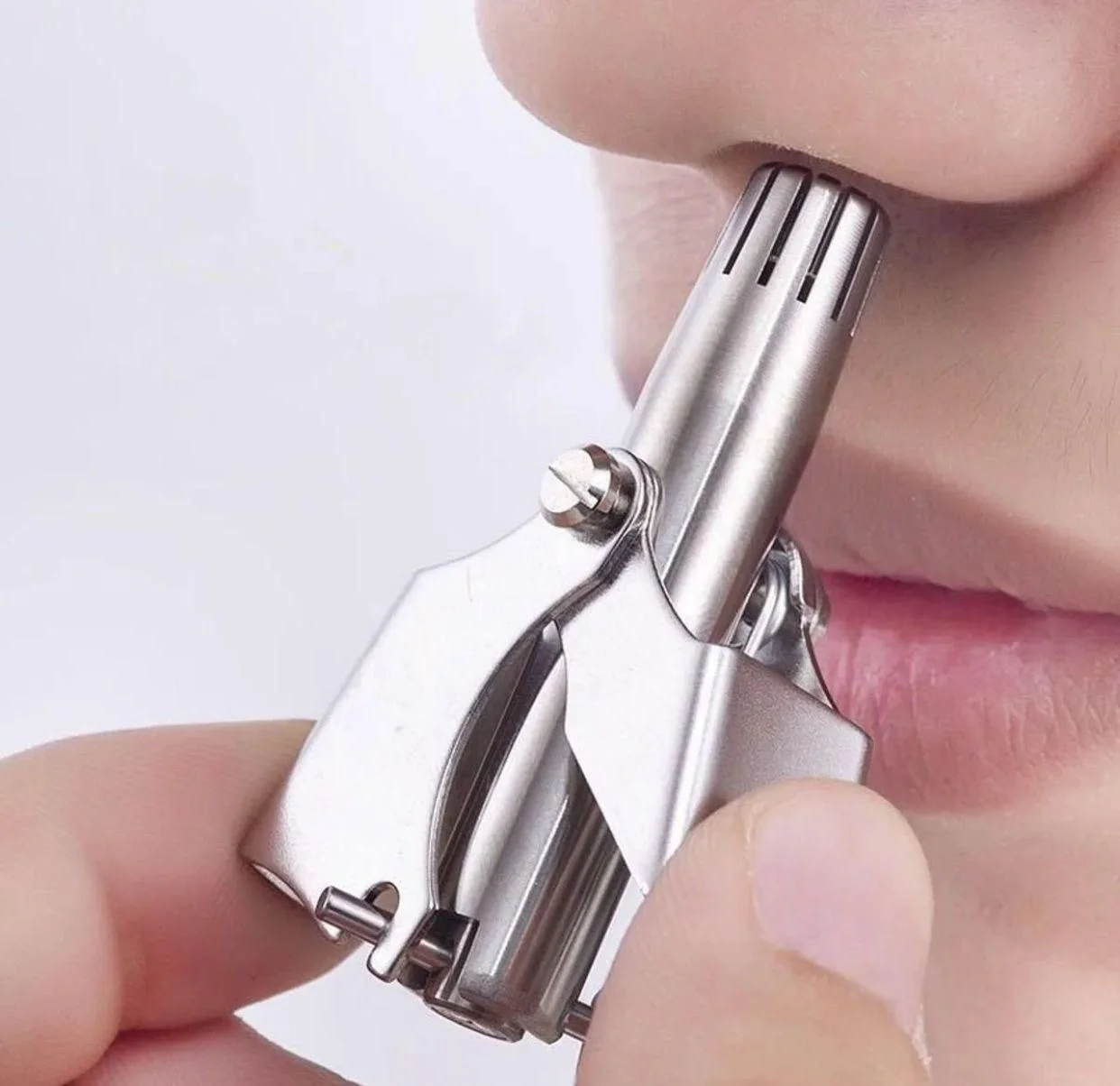Mini Portable Stainless Steel Nose Hair Trimmer – Manual Rotary Grooming Tool for Men & Women