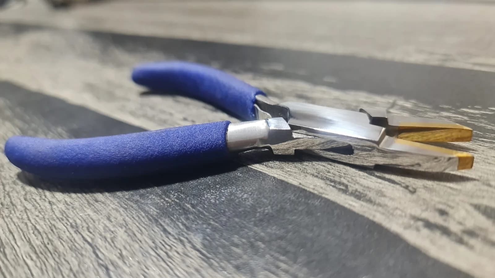 Ring opening pliers