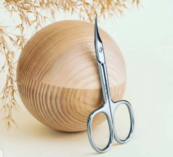 Cuticle scissors