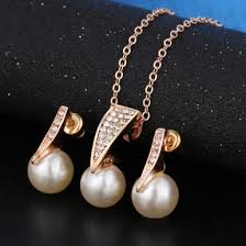 4-Piece Pearl and Crystal Jewellery Set – Necklace, Earrings, Bracelet and Ring in Gold and Silver