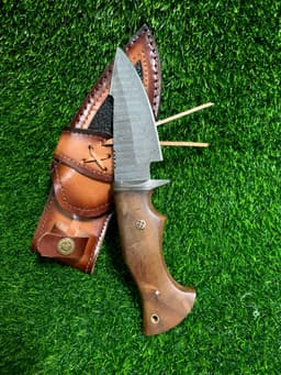 Damascus Steel Hunting Skinner Knife with Wood Handle and Leather Sheath – Fixed Blade, Handmade