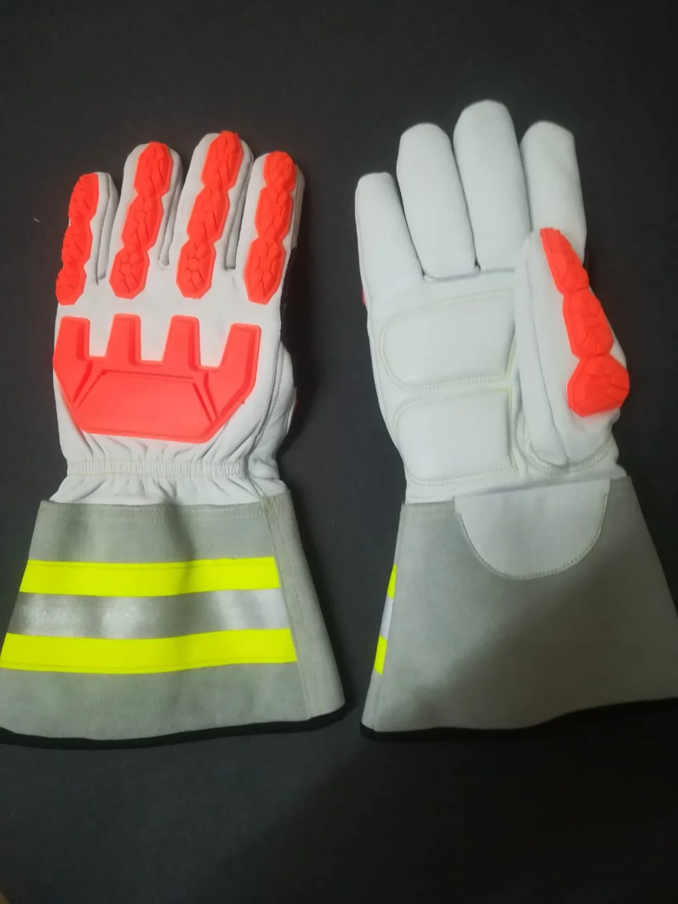 Protective work gloves