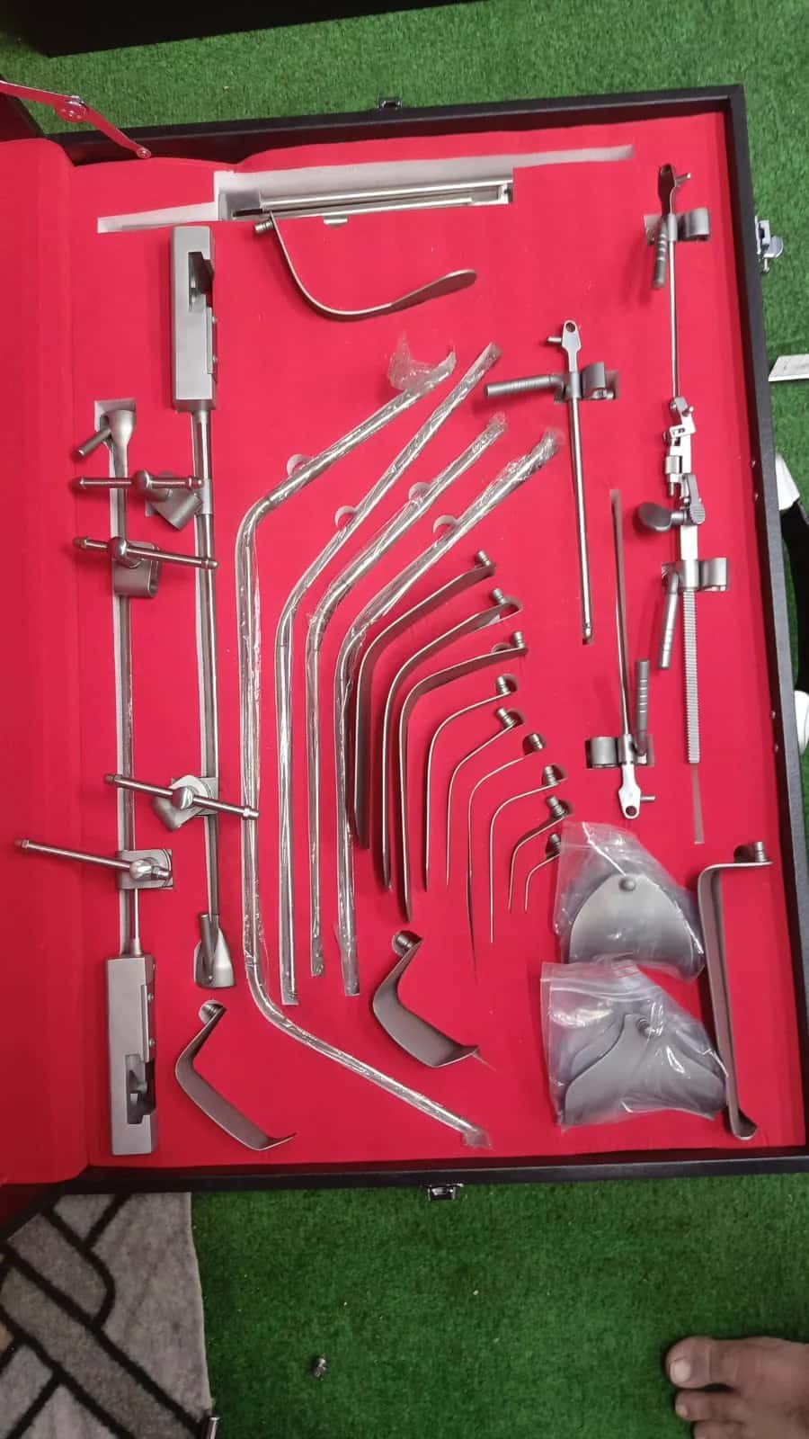 Surgical retractor system