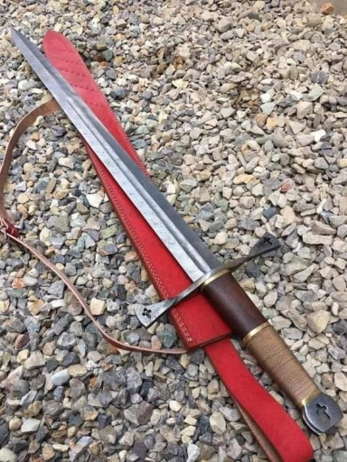 High-Quality Handmade Damascus Steel Sword Knife with Leathe...